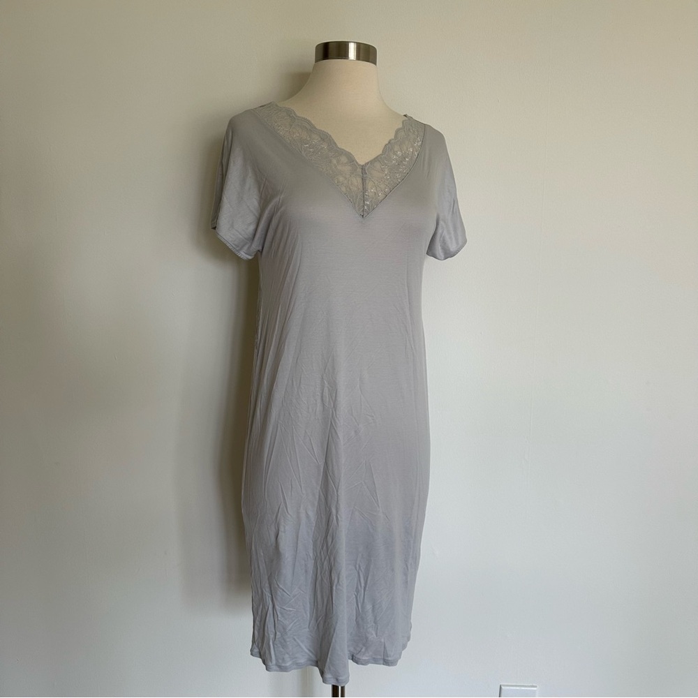 Hanro Light Gray Lace-Trim Short Sleeve Chemise